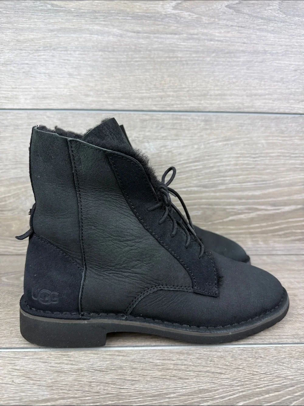 Ugg Quincy Women’s Sz 8 Black Suede Warm Shearling Lace Up Combat Style Boot